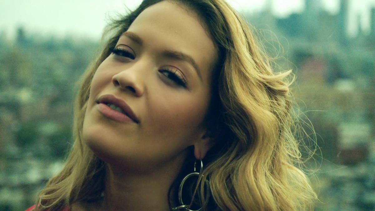 Наташа патшайым мастурбация жасайды Театрдағы секс порно видео